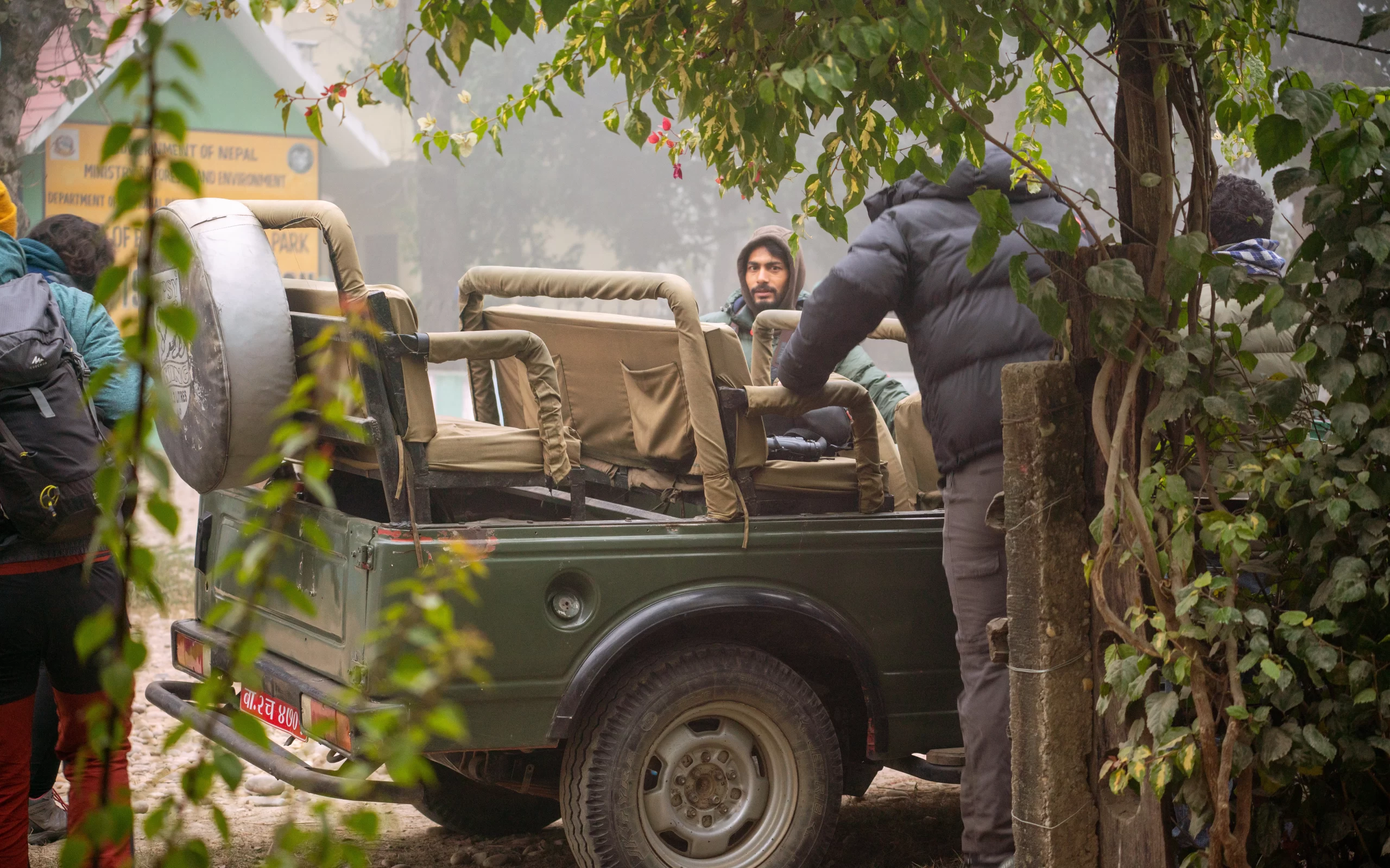 people loading a safari jeep